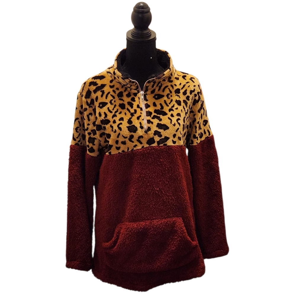 Leo Rosi Half-Zip Sherpa Pull Over in Burgundy and Leopard Print